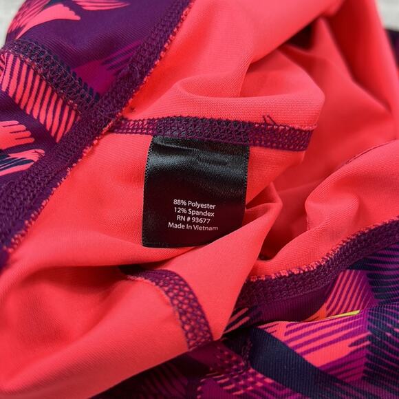 Xersion pink and purple patterned fitted work out legging capri pants, med - Picture 10 of 11